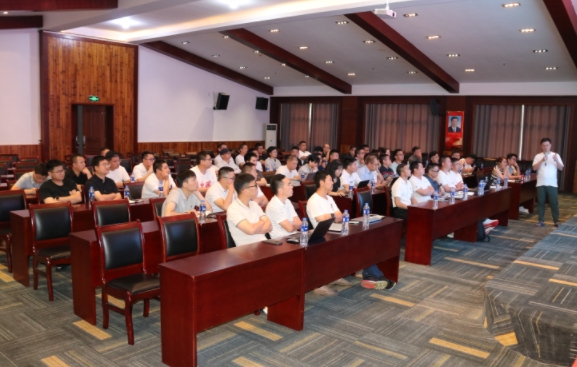 晟鼎股份銷(xiāo)售年中總結(jié)會(huì)議
